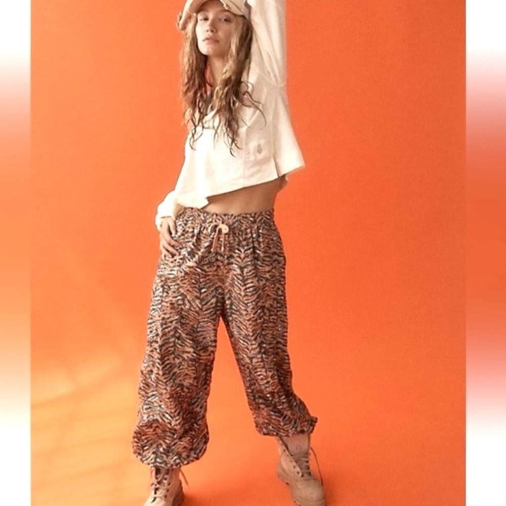 Free People Movement sz L coral combo zephyr print high-rise baggy balloon pants